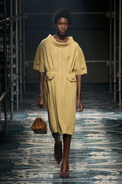 Look 15